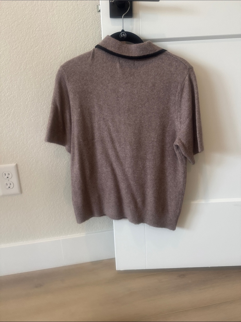 Evereve Women’s Short-Sleeve Zip Polo Sweater in Taupe with Black Trim - Picture 2 of 2